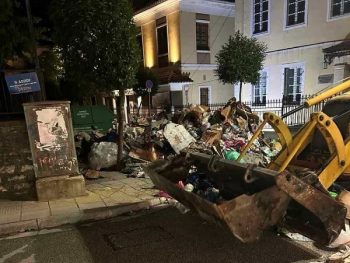 Επικίνδυνη φωτιά σε απορριμματοφόρο 
