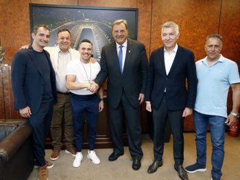 Koύβελος σε Πετρούνια: «Είσαι πρότυπο για όλα τα παιδιά» 