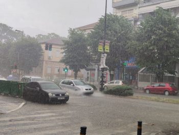 Χαλάζι και αέρας «χτυπάνε» λεκανοπέδιο και ορεινά