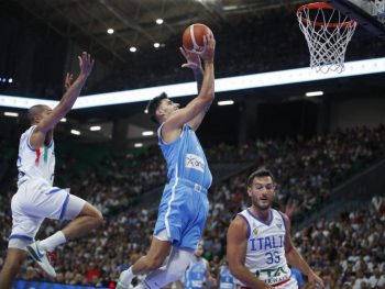 Aegean Ακρόπολις: Νίκη επί της Ιταλίας 