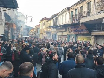 Ιωάννινα: Γλέντι στους δρόμους και τις γειτονιές για την υποδοχή του 2026