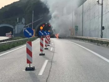 Φωτιά σε βανάκι στην Εγνατία Οδό κοντά στο τούνελ Βασιλικού