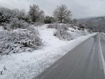 Ζαγόρι: Τέσσερις επισκέπτες εγκλωβίστηκαν στο χιόνι