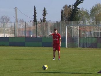 Σκόνταψε στα δοκάρια... το έχασε η άμυνα!