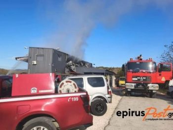 Στις φλόγες επιχείρηση ανακύκλωσης οχημάτων στην Μπάφρα