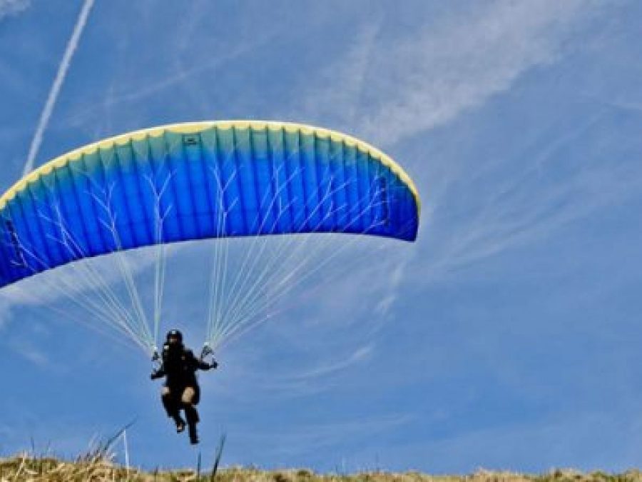 Ανώμαλη προσγείωση για αλεξιπτωτιστή στο Μονολίθι