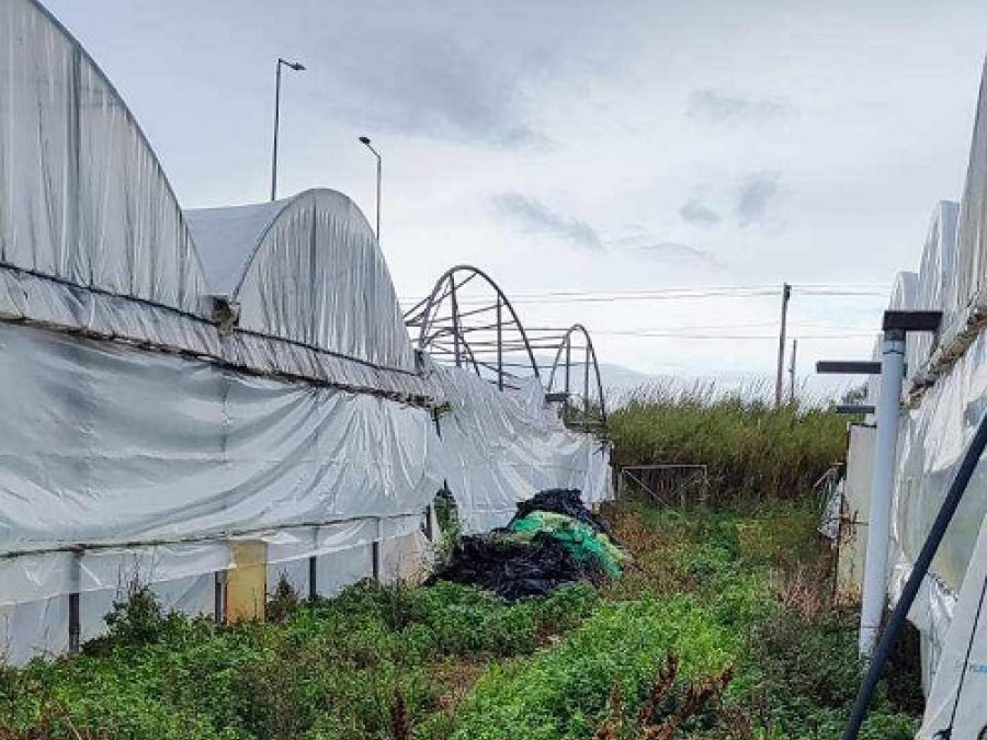 Ζημιές σε θερμοκήπια της Πρέβεζας  από τις ισχυρές ριπές  των ανέμων