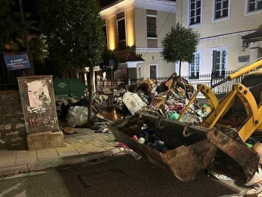 Επικίνδυνη φωτιά σε απορριμματοφόρο 