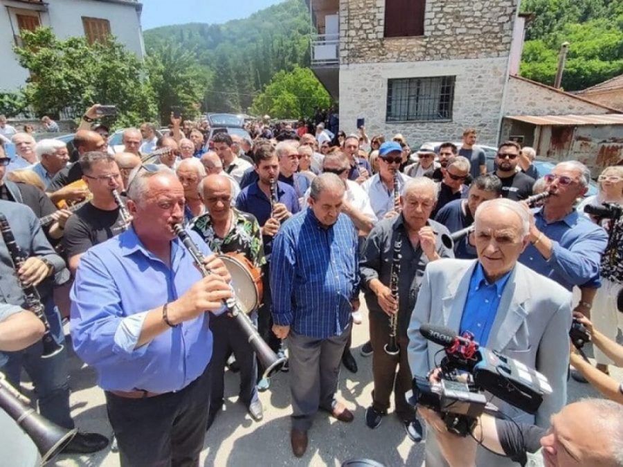 Το τελευταίο αντίο στον Πέτρο Λούκα Χαλκιά – Αθάνατος στις καρδιές και στη μουσική