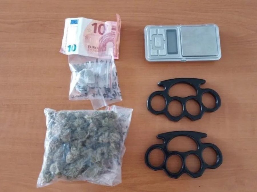 Δύο συλλήψεις για ναρκωτικά και οπλοκατοχή