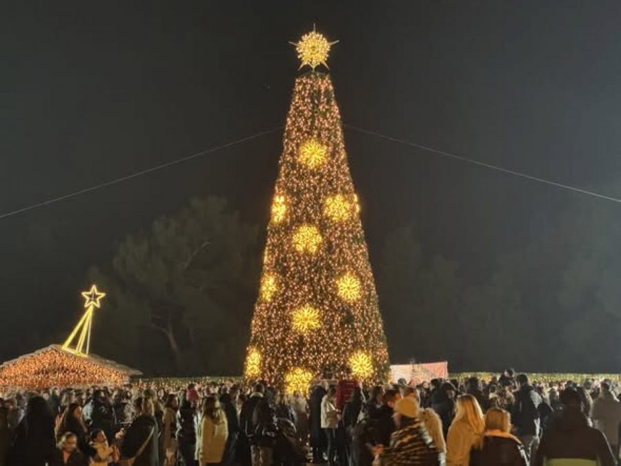 Σε γιορτινό κλίμα η φωταγώγηση του Χριστουγεννιάτικου Δέντρου – Η Κεντρική Πλατεία γέμισε ξανά ζωή