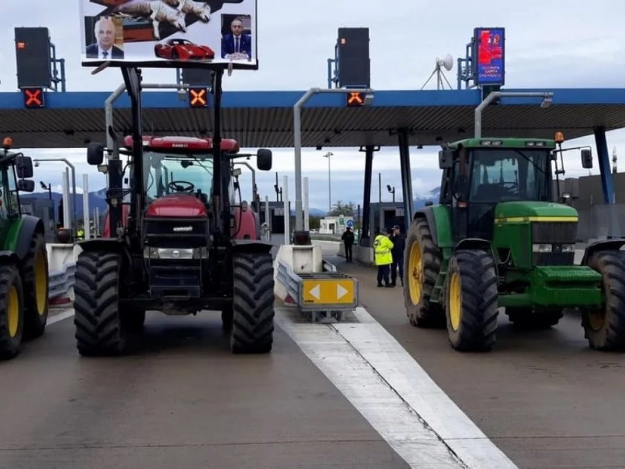Κλειστή επ’ αόριστον η Ιόνια Οδός - Μπλόκα σε Άρτα και Αιτωλοακαρνανία