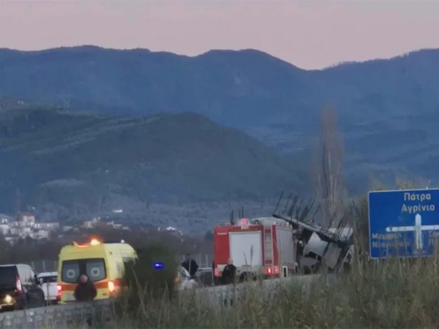 Ανατροπή  αυτοκινητάμαξας στην Γέφυρα Κομποτίου