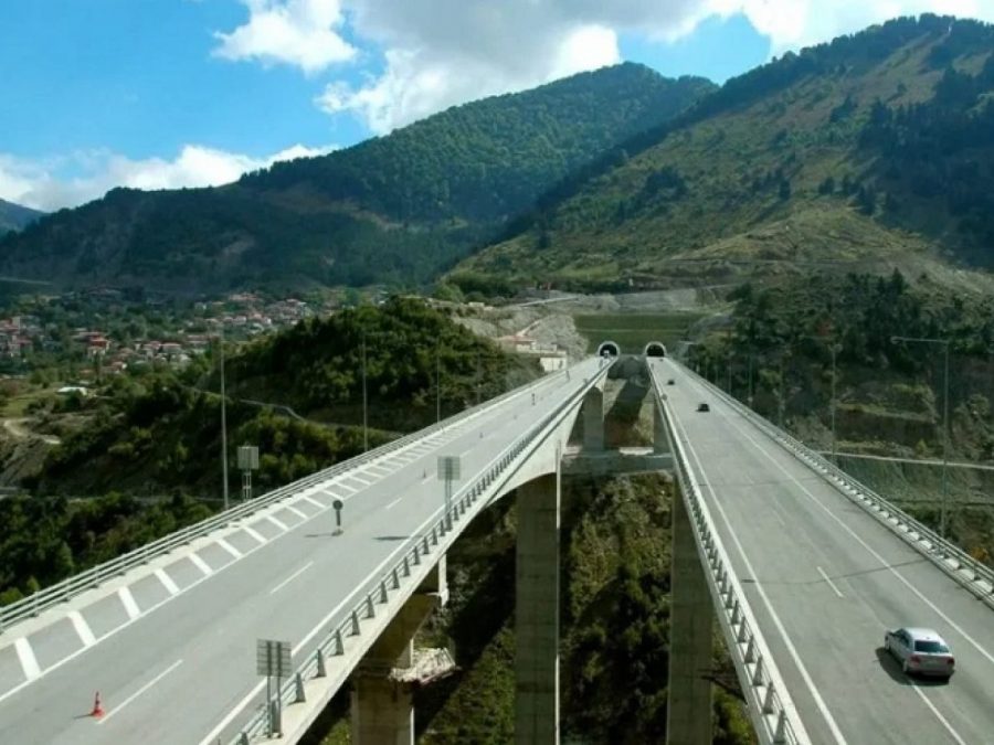 Οδηγός γλίτωσε σύγκρουση με αδέσποτο στην Εγνατία Οδό