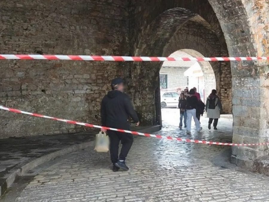 Κάστρο Ιωαννίνων: Κορδέλες στην κεντρική πύλη