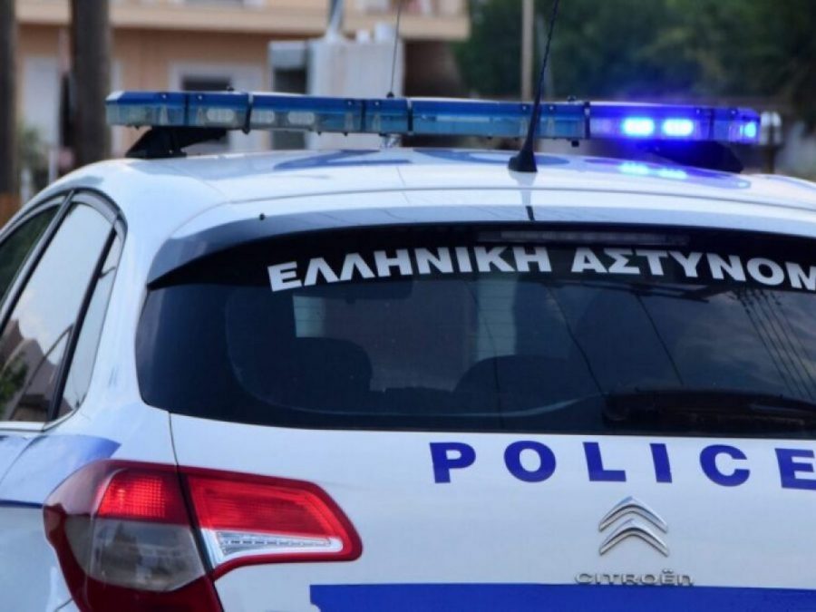 Χειροπέδες σε οδηγό με μεταλλική ράβδο