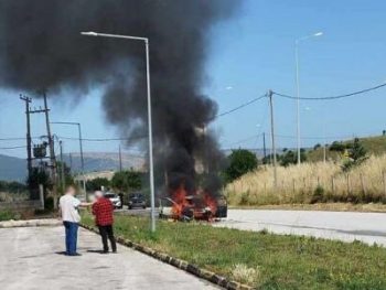 Στις φλόγες αυτοκίνητο στη Μπάφρα 