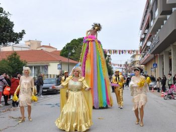 Κέφι, χρώμα και χαρά στην παρέλαση των Γυναικών της Πρέβεζας