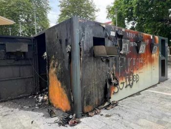 Στην πυρά η «Γωνιά Ανακύκλωσης» και κάδοι στον Κατσικά