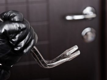 Συλλήψεις για διαρρήξεις σε ναούς και διαμερίσματα