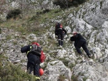 Ολοκληρώθηκε από την ΕΜΑΚ η διάσωση νεαρού ζευγαριού στην Αστράκα