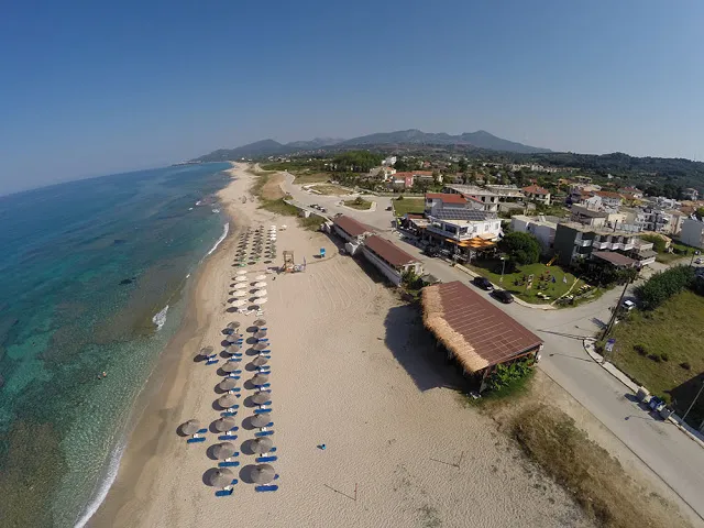Ναυαγοσώστης ανέσυρε χωρίς αισθήσεις τον πατέρα του