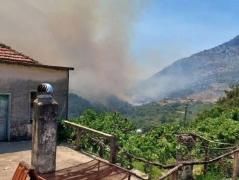 Μεγάλη φωτιά στα μειονοτικά χωριά δίπλα στα σύνορα