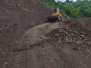 Κατάπτωση στον δρόμο Άρματα- Δίστρατο από τις βροχοπτώσεις