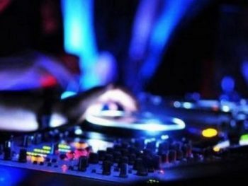 Η ένταση της μουσικής έφερε σύλληψη