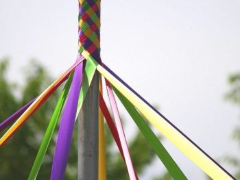 Γαϊτανάκια στα Λιθαρίτσια την Κυριακή της Αποκριάς