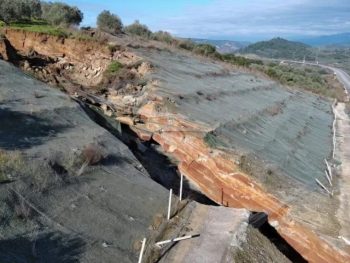 Ανησυχία για νέο κύμα βροχών στην Ιόνια Οδό – Κλειστός ο δρόμος στη Συκούλα