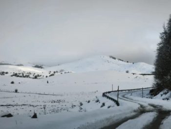Στα «λευκά» τα ορεινά της Ηπείρου – Μηχανήματα στους δρόμους