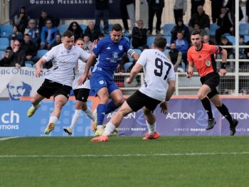 Η μπάλα είναι στα πόδια του Ερασιτέχνη 