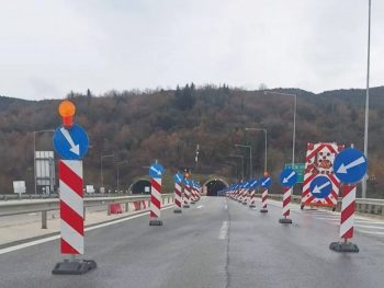 Εγνατία: Τα κολωνάκια φέρνουν καθημερινά τροχαία- Ένα ακόμη στον κόμβο Αράχθου