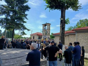 Πλήθος κόσμου στο ύστατο χαίρε - Το αντίο στον Μάριο σε κλίμα οδύνης