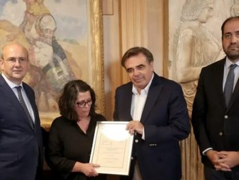 Συγκίνηση για τον Βαγγέλη Γιακουμάκη – Παραδόθηκε το πτυχίο στη μητέρα του