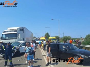 Σοβαρό τροχαίο πριν την υποθαλάσσια Πρέβεζας – Ακτίου-  Νταλίκα παρέσυρε ακινητοποιημένα ΙΧ