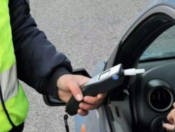 Έπιασε με αλκοόλ το τιμόνι
