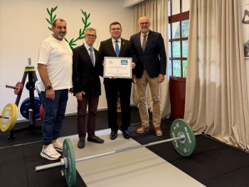 Η Ευρωπαϊκή Ομοσπονδία Άρσης Βαρών και η Eleiko δώρισαν πλατφόρμα και εξοπλισμό άρσης βαρών στη Διεθνή Ολυμπιακή Ακαδημία