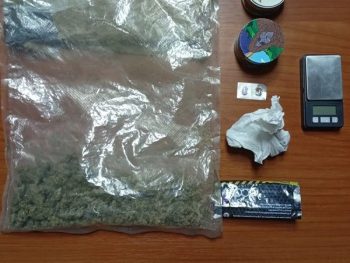 Με κάνναβη και ναρκωτικά χάπια 