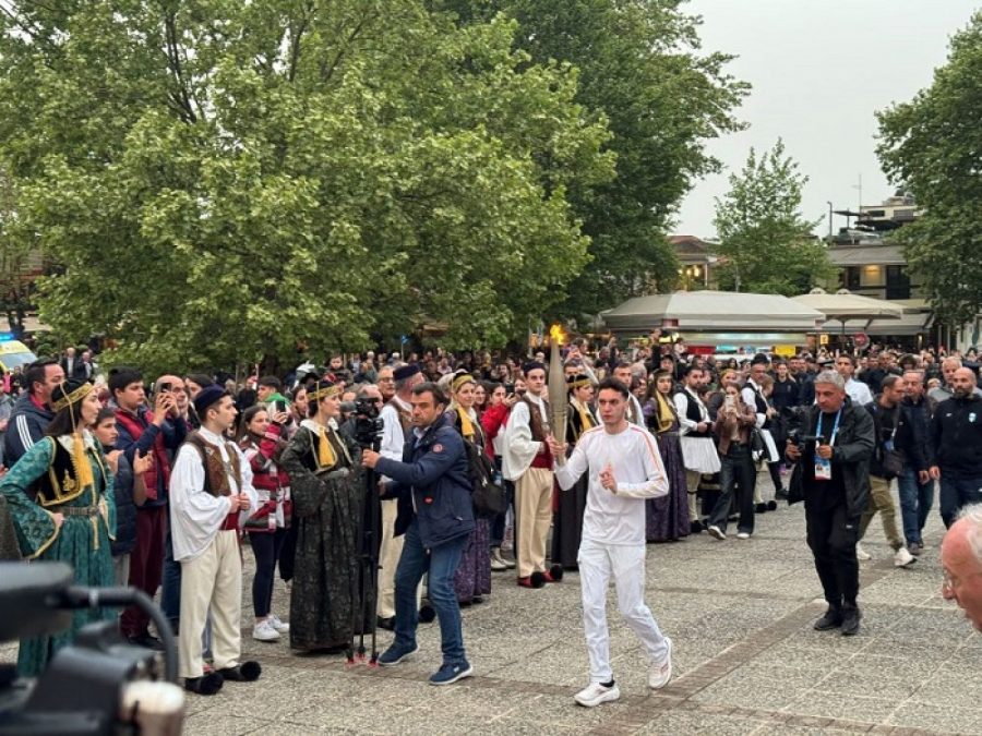 Τα Ιωάννινα υποδέχτηκαν την Ολυμπιακή Φλόγα - Πλήθος κόσμου και λαμπρή υποδοχή 