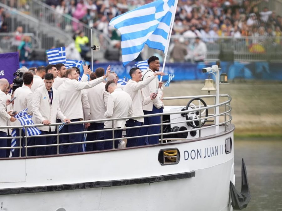 Η Εθνική Ανδρών στην Τελετή Έναρξης των Ολυμπιακών Αγώνων με σημαιοφόρο τον Γιάννη 