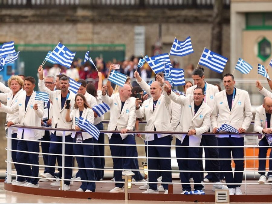 Η Team Hellas παρέλασε εν πλω στον Σηκουάνα 