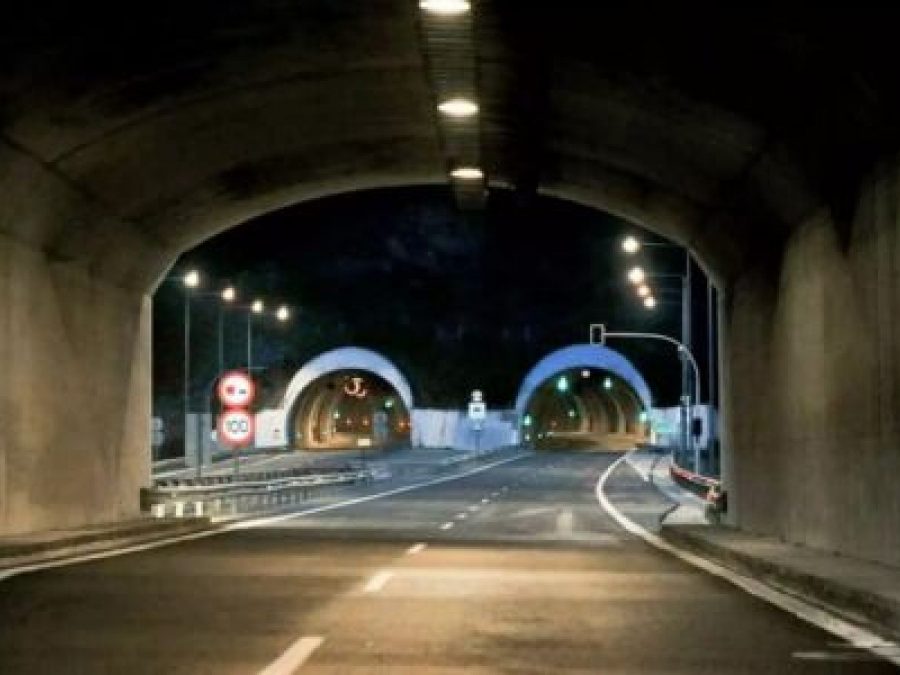 Ταλαιπωρία  στην Εγνατία από τροχαίο σε σήραγγα