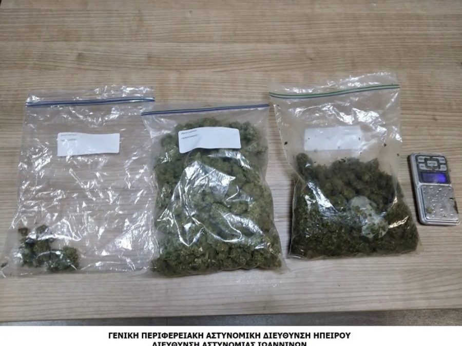 Χειροπέδες σε δύο γυναίκες για διακίνηση ναρκωτικών