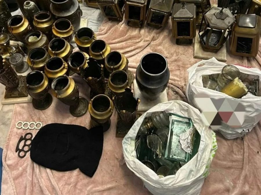 Έκλεβε από κοιμητήρια καντήλια και ανθοδοχεία