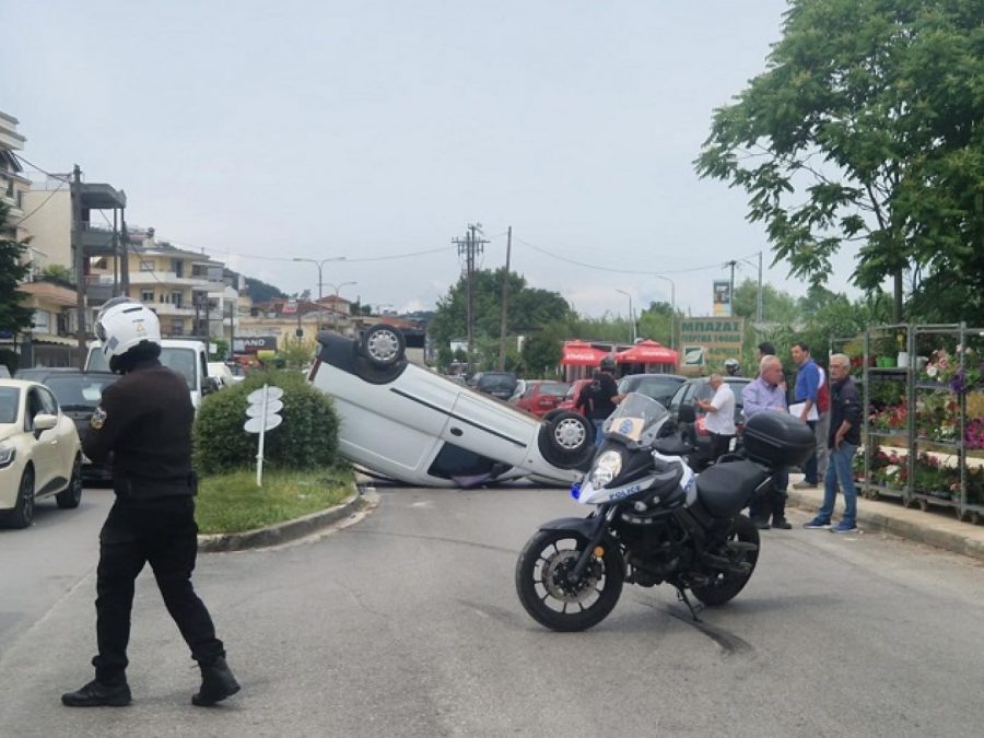 Τροχαίο στην Παπανδρέου με δύο ελαφρά τραυματίες