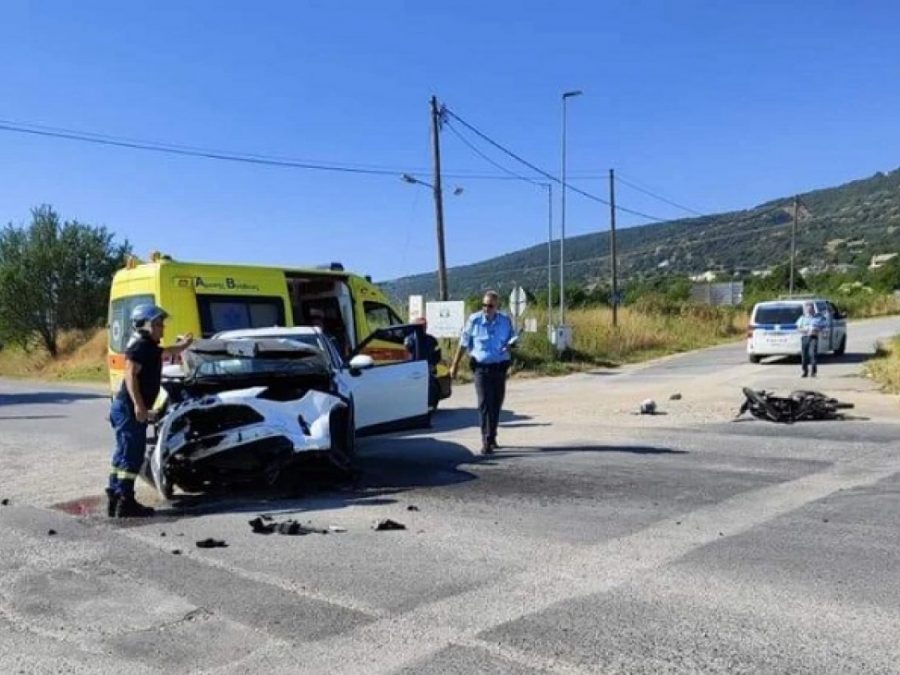 Σοβαρό τροχαίο στη βλαχόστρατα με σύγκρουση δύο ΙΧ και δικύκλου