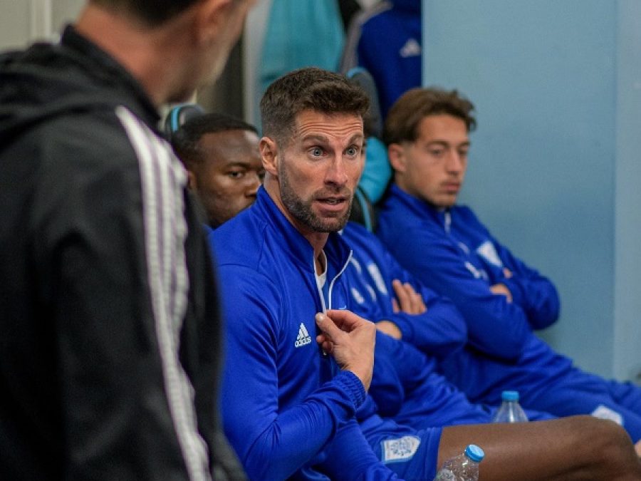 Συγκεκριμένες κινήσεις για να σώσει τη χρονιά 