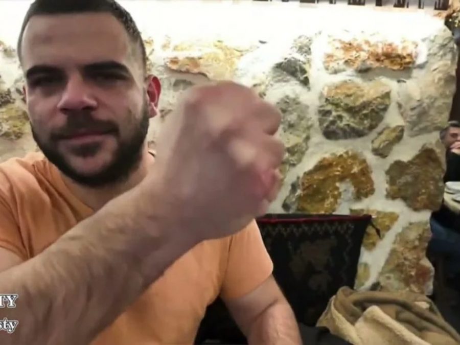 Γνωστός YouTuber δέχτηκε επίθεση live στα Γιάννενα